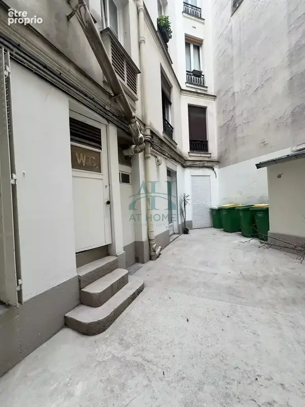 Studio à deux pas- rue des Martyrs - photo 2