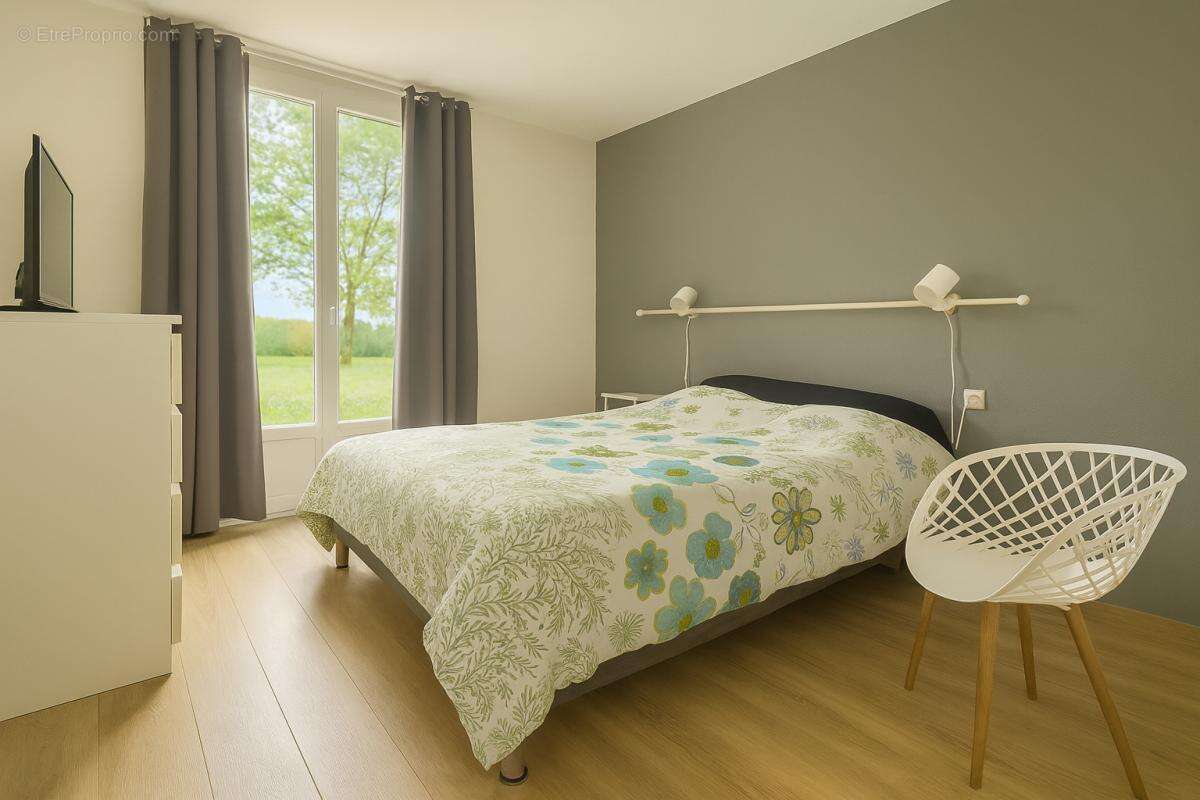 Maison 110m², 2 chambres, bureau, avec fort potentiel d'agrandissement, jardin arboré de près de 7000m², 5 pièces, 2 chambres- 4 - photo 10