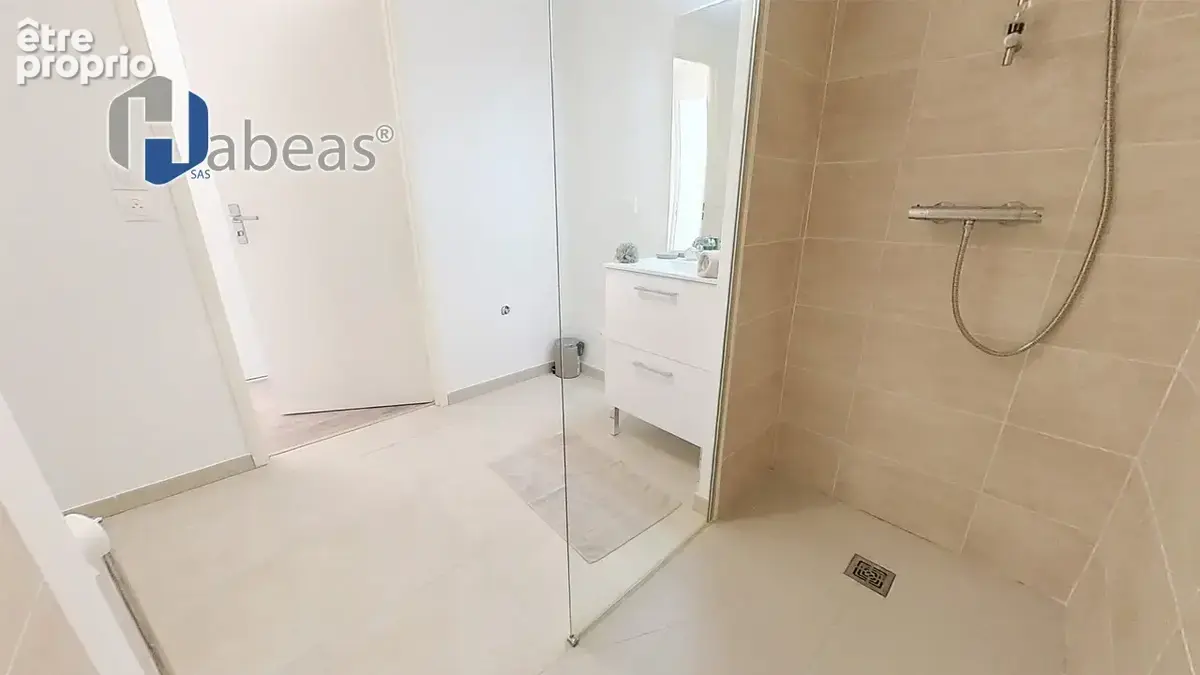 Élégant T4 Duplex avec 2 Loggias à Villeurbanne - photo 19