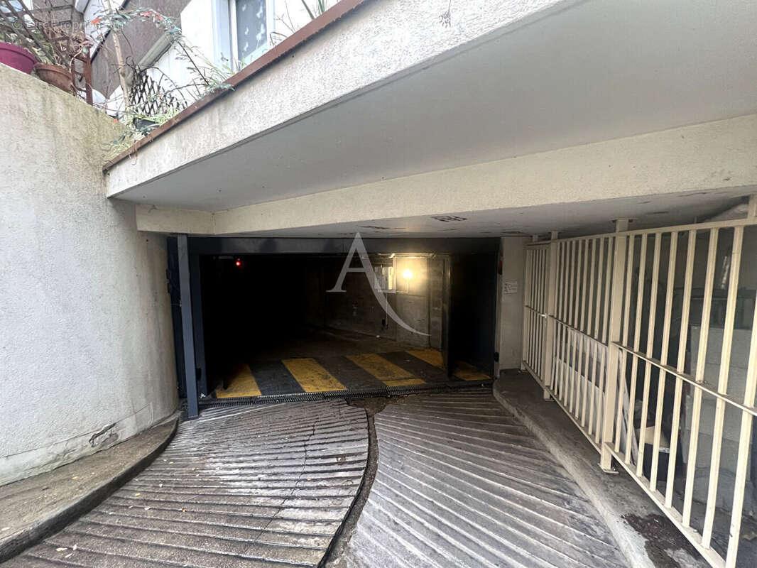 Parking à PARIS-10E