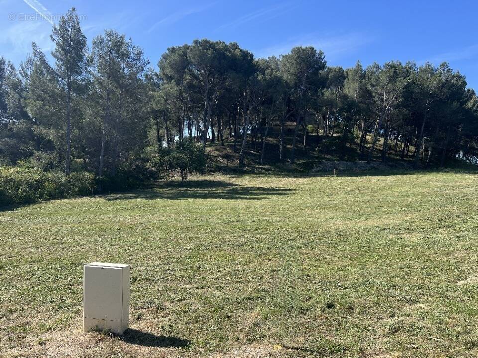 Terrain à EYGUIERES