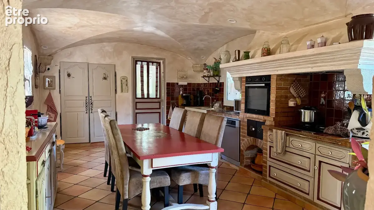 Propriété à vendre entre Peynier et Trets sur plus d'un hectare, maison principale environ 225 m2 - photo 3