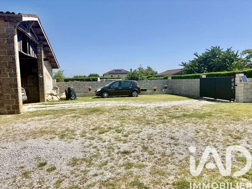 Maison 148 m² à Coux  - photo 6