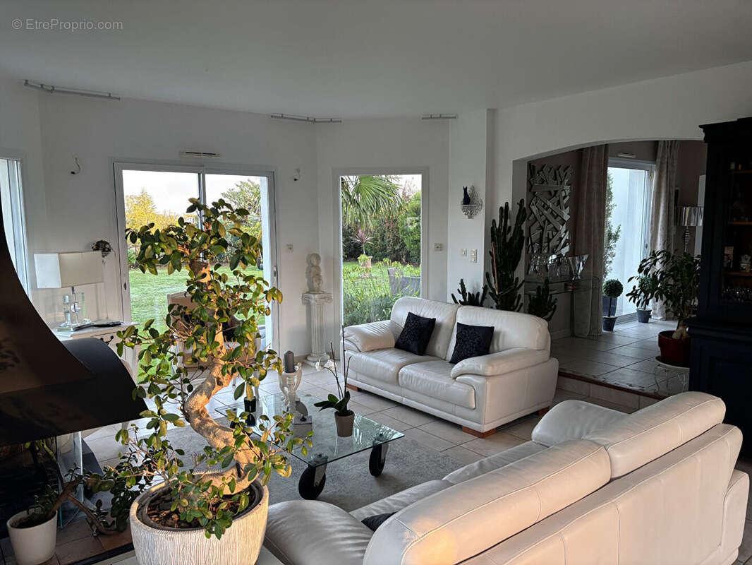 Maison à LA CHAPELLE-BASSE-MER