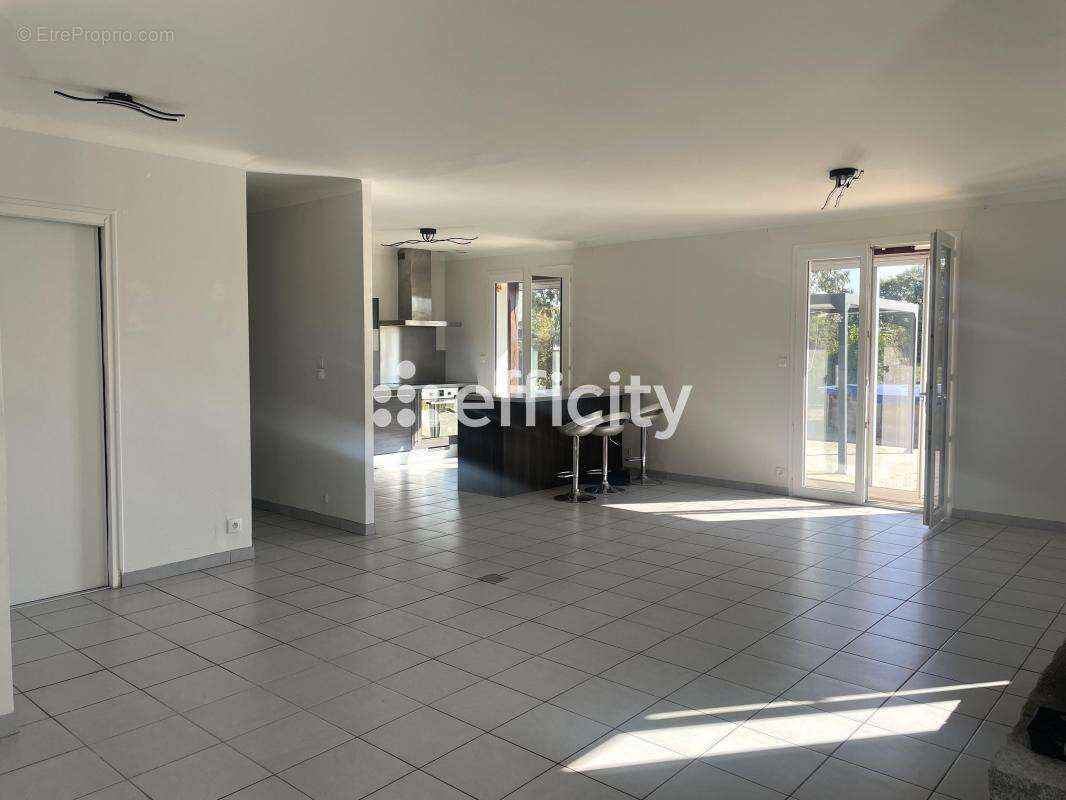 Maison à LA CHAPELLE-LAUNAY