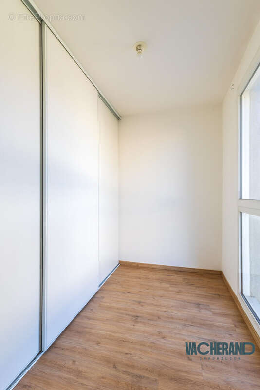 Dressing chambre 1 - Appartement à LOOS