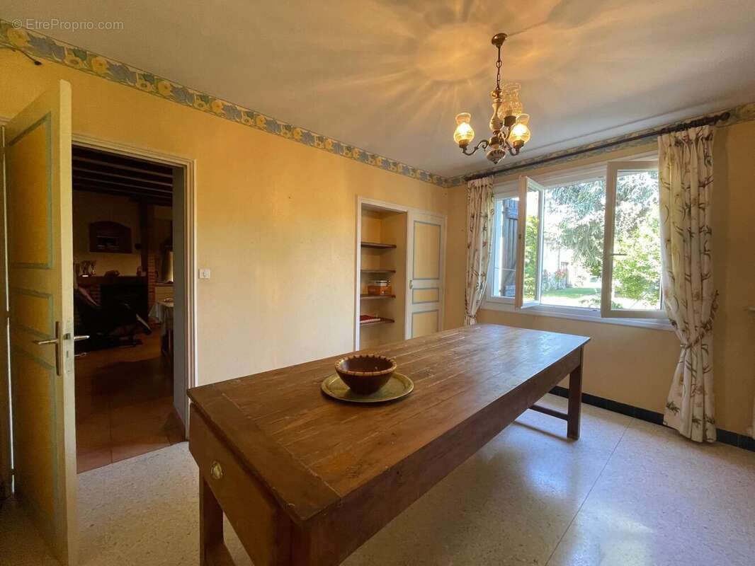 Grande maison  de 226 m² avec hangar - photo 6