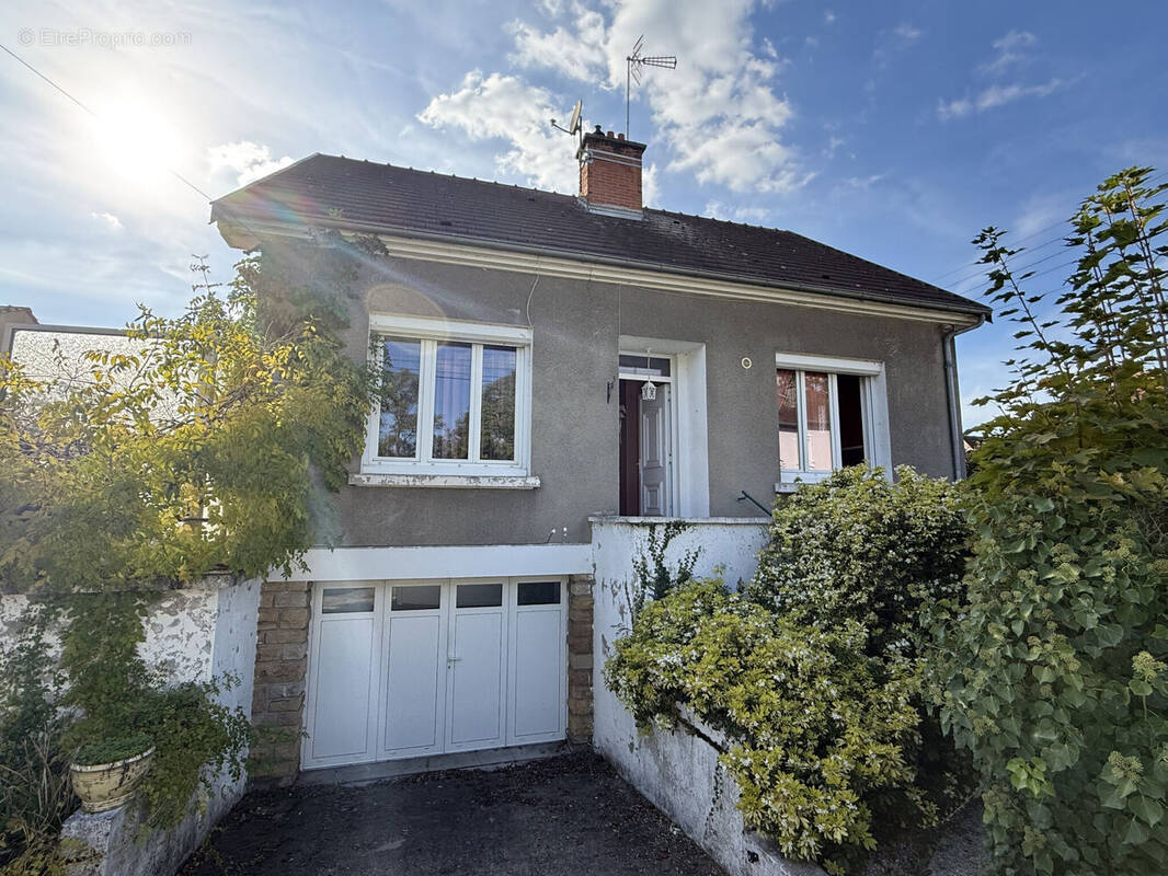 Photo 1 - Maison à GUEUGNON