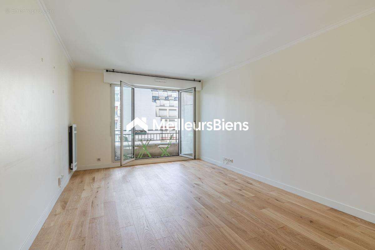 Appartement à PARIS-10E