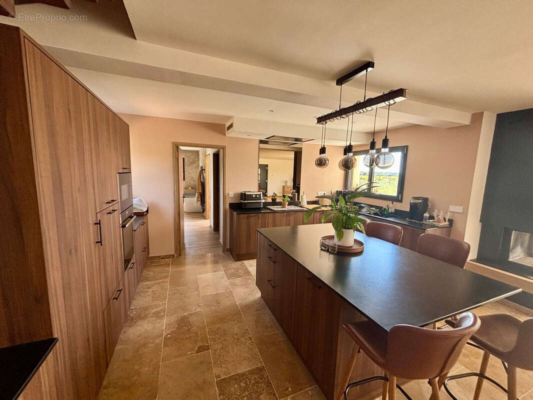GRIGNAN - Belle Villa neuve sur 2 160 m2, avec VUE. - photo 3
