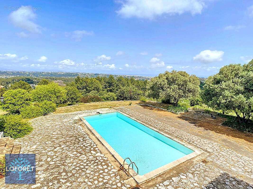 Maison à ROQUEFORT-LES-PINS