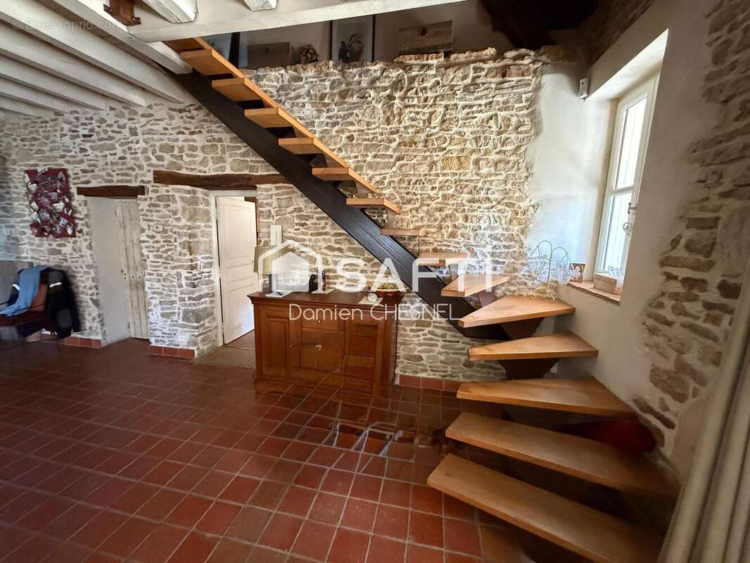 Maison 240 m² à Neuilly-En-Dun  - photo 8