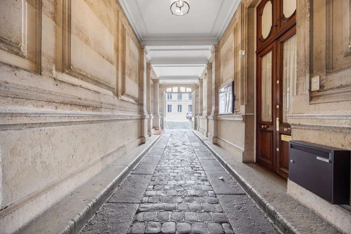 Appartement à PARIS-8E