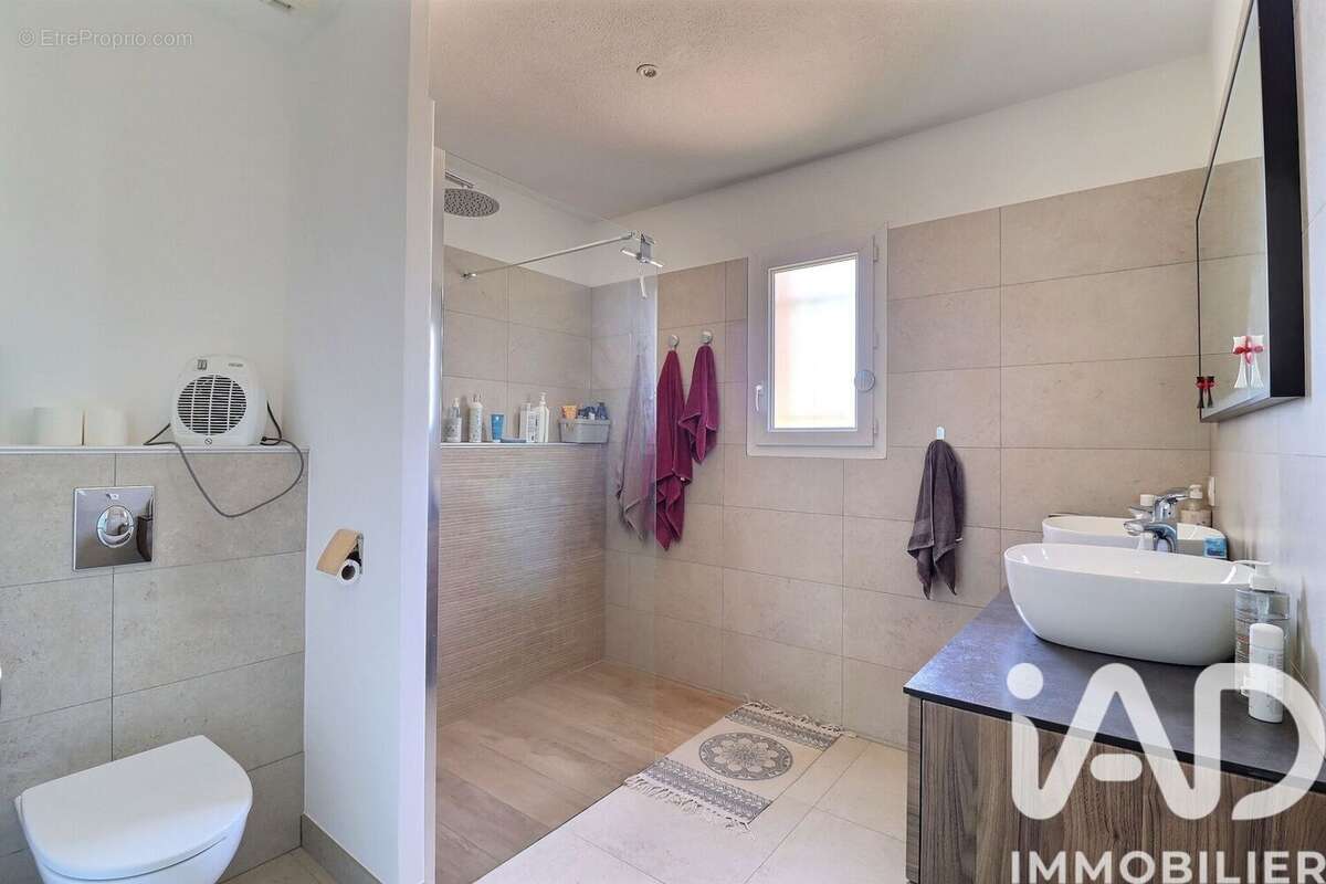 Maison 80 m² à Vitrolles  - photo 9
