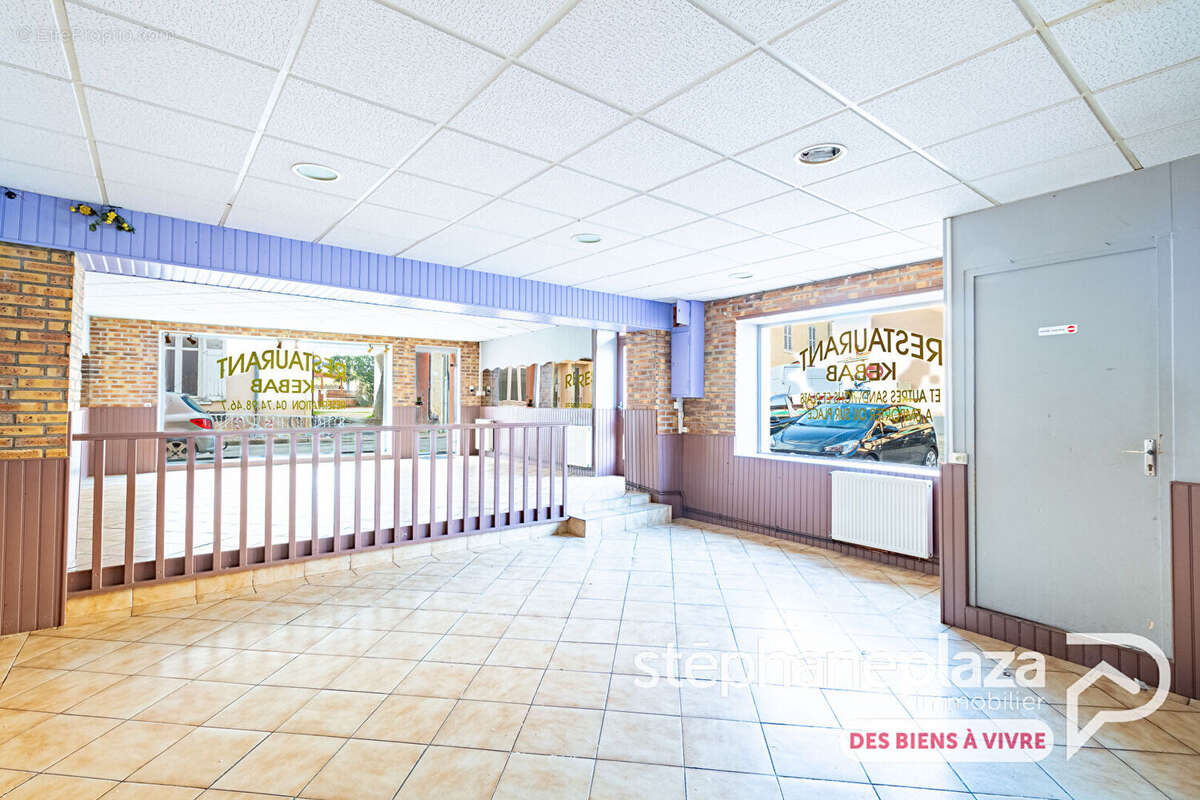 Local commercial 117m² + 35m² de grenier au centre de VILLARS-LES-DOMBES - photo 5