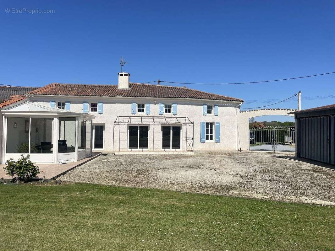 Maison à SAINT-SULPICE-D'ARNOULT