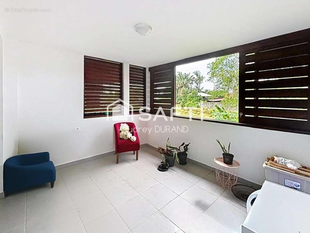 Photo 3 - Appartement à REMIRE-MONTJOLY