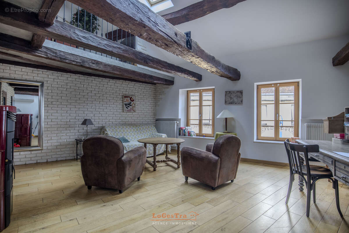 Maison à MIRECOURT