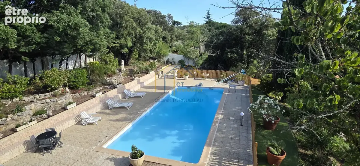 Villa traditionnelle de 10 pièces sur 2100m2 de terrain avec piscine - photo 2