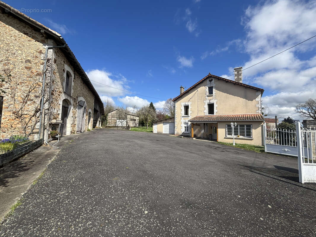 Maison à MASSIGNAC