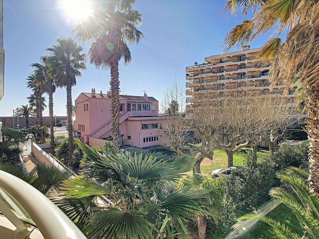 Fréjus Plage : T2 de standing en front de mer avec terrasse et garage - photo 3