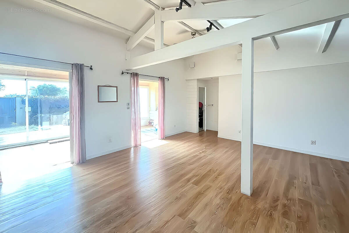 Maison à SAINT-JEAN-DE-LIVERSAY