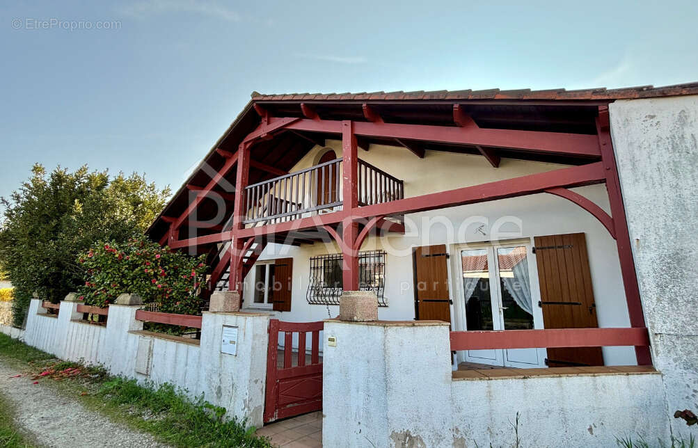Maison à VAUX-SUR-MER
