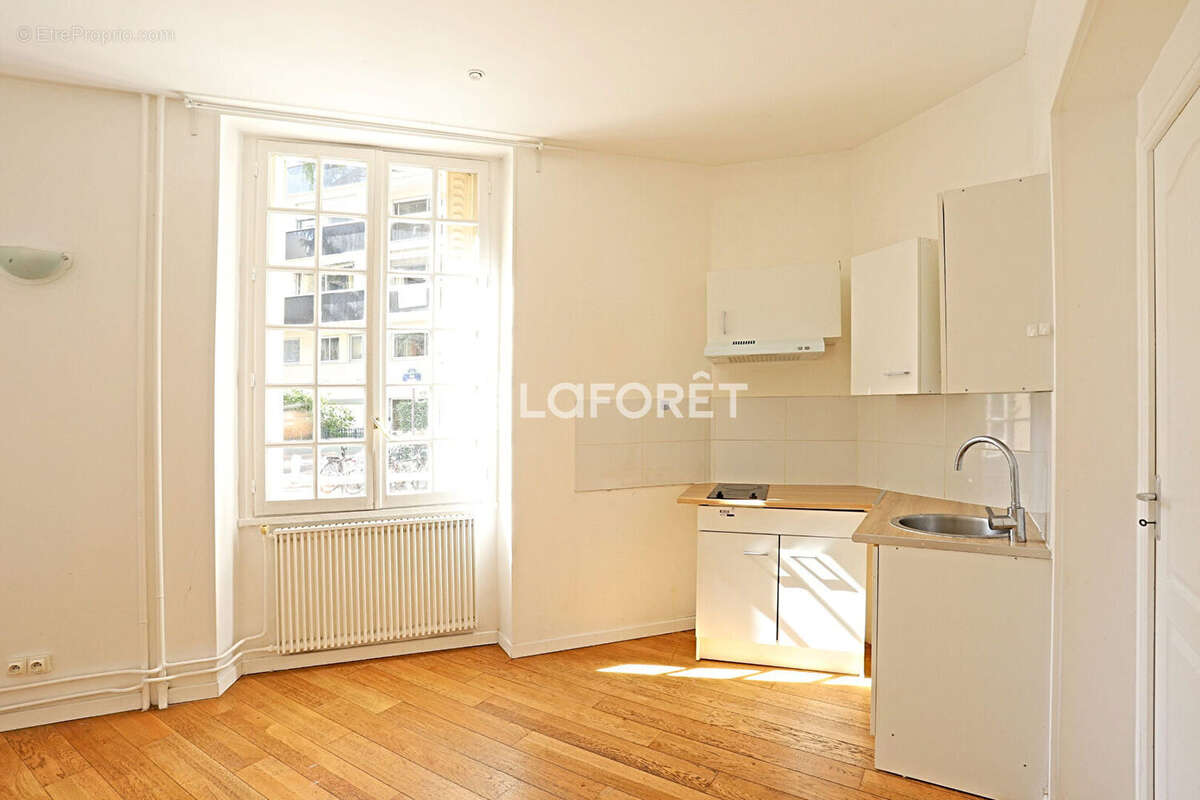 Appartement à PARIS-14E
