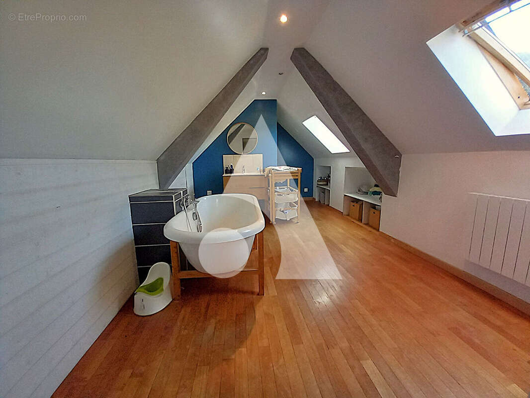 Maison à PONT-SUR-SAMBRE