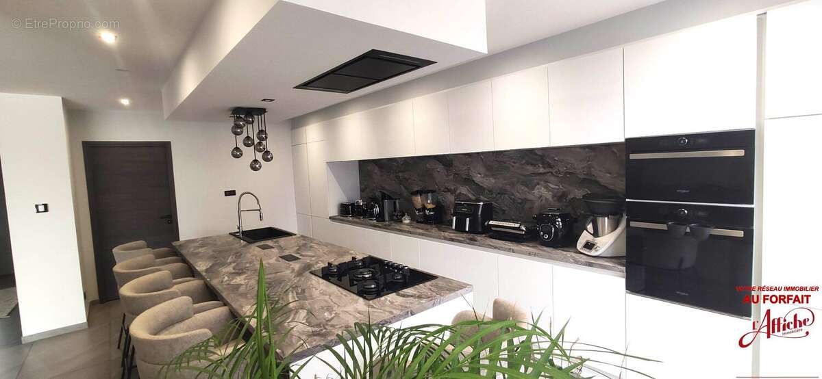 Maison à PINS-JUSTARET