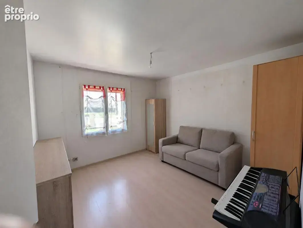 Pavillon 102 m² - Double salon-séjour - 4 chambres - La Loupe (28240) - photo 6