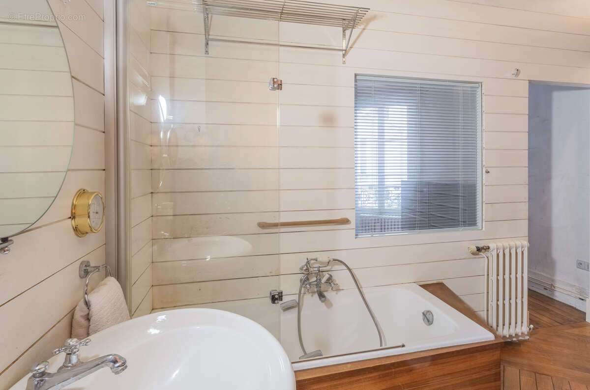 Appartement à PARIS-14E