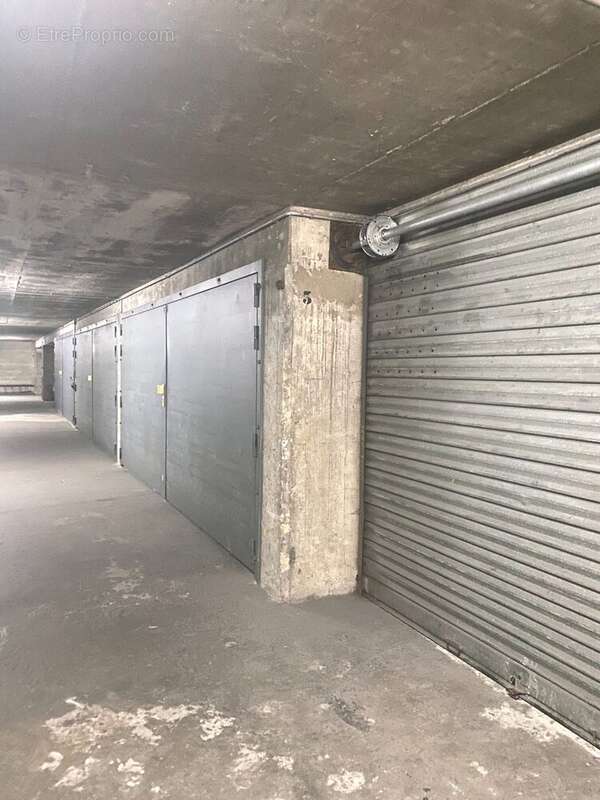Parking à PARIS-19E