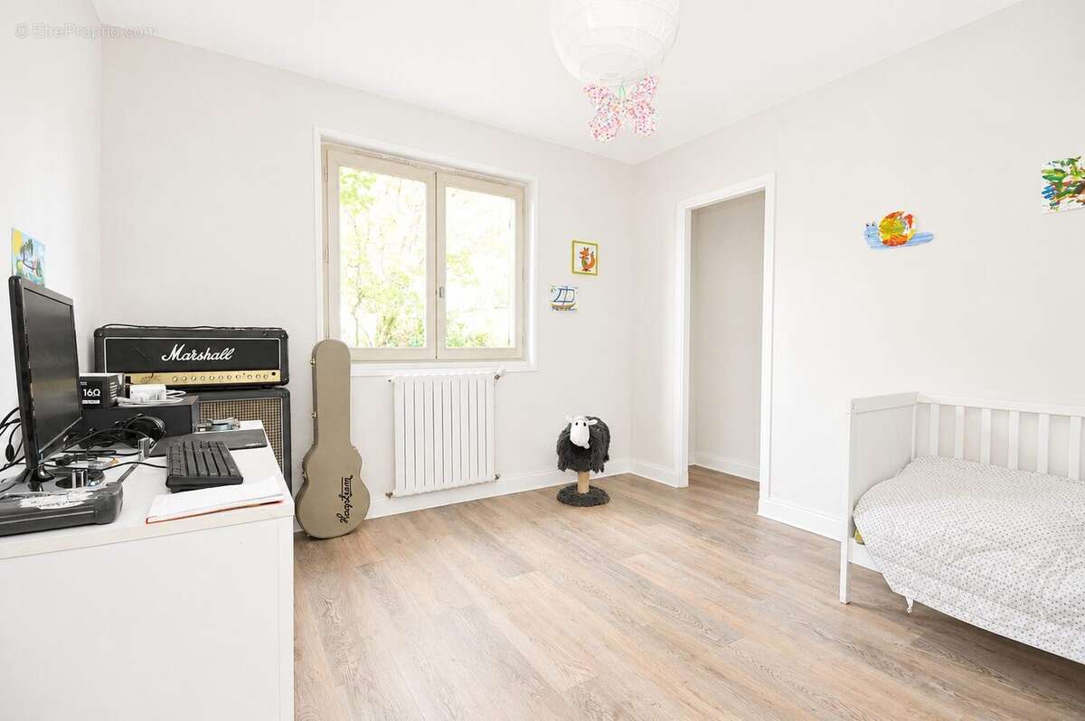 Maison 130 m² à Saint-Bonnet-Pres-Riom  - photo 8