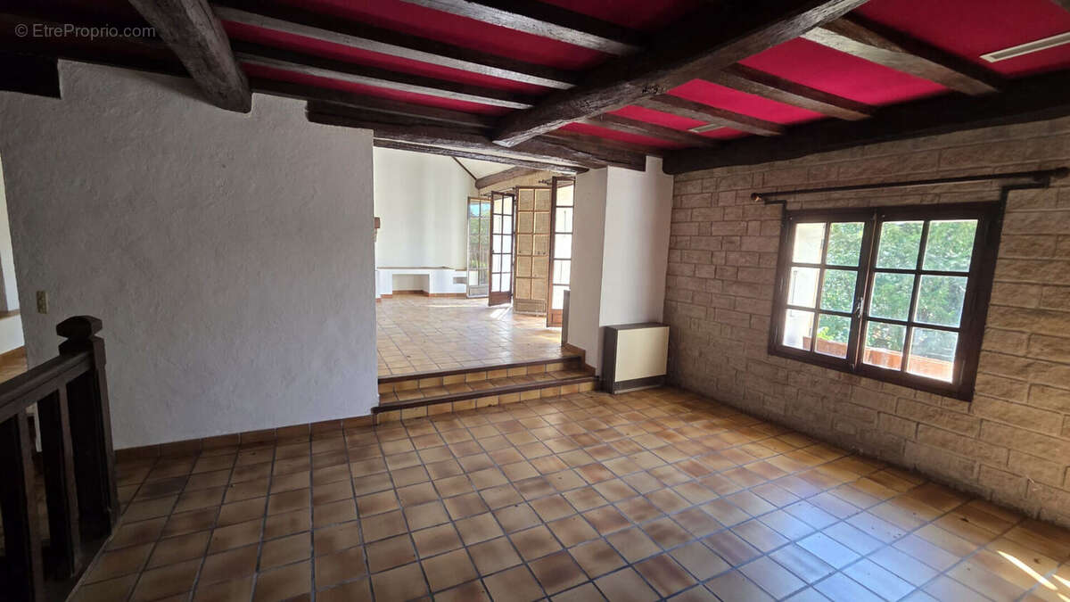 Très belle propriété de 218 m² sur plus de 20 000 m² de terrain avec étangs ! - photo 5