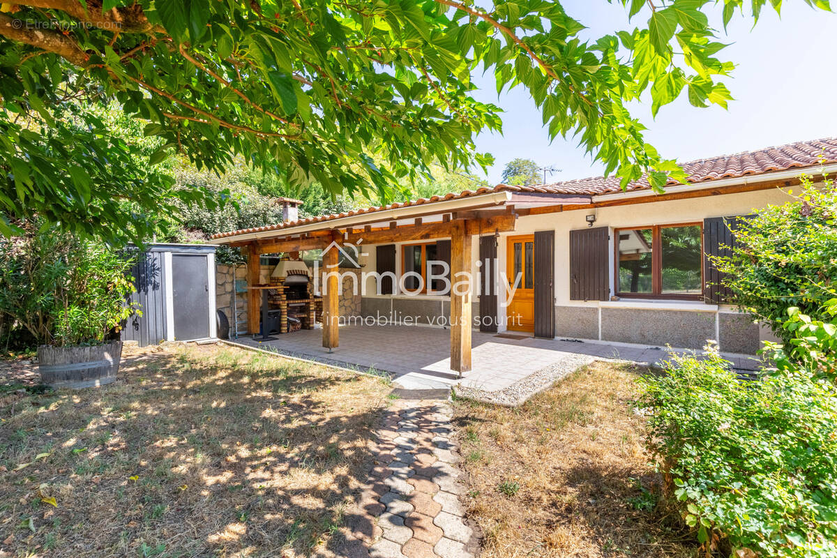 Maison à LEOGNAN