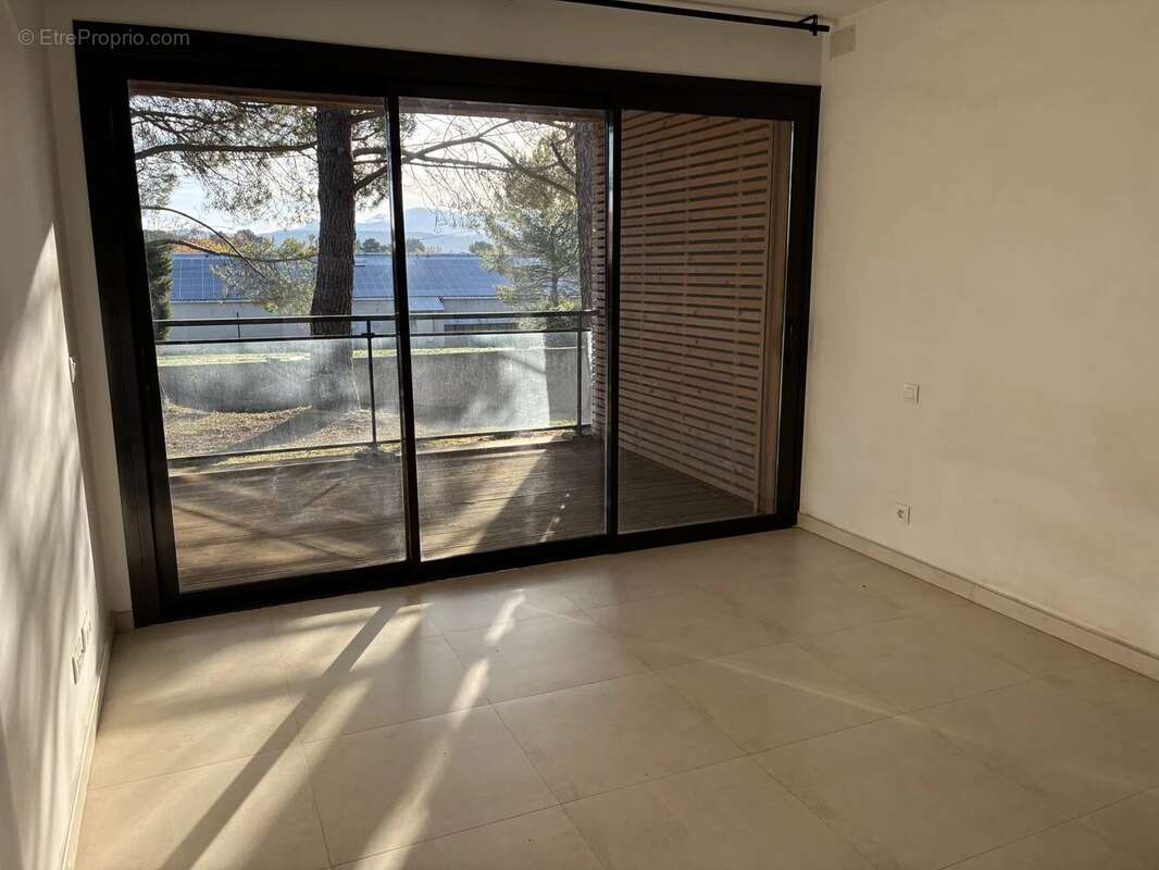 Appartement à VENELLES