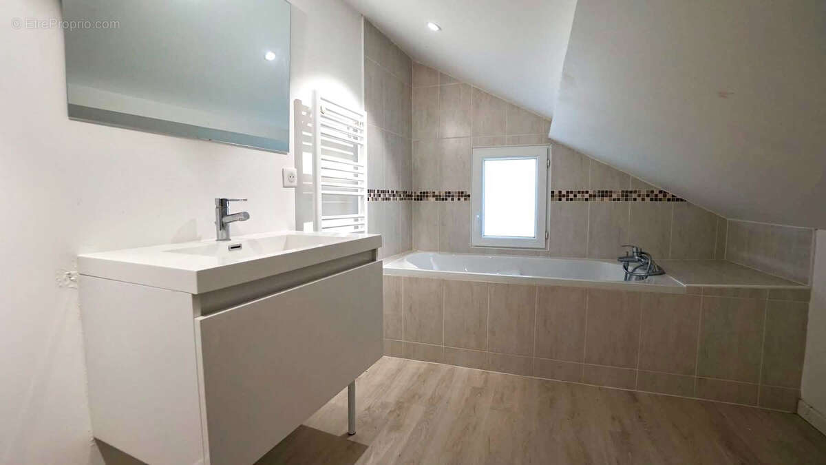 Maison à MEZIERES-SUR-SEINE