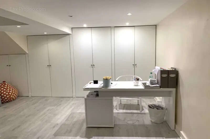 Commerce à PARIS-17E