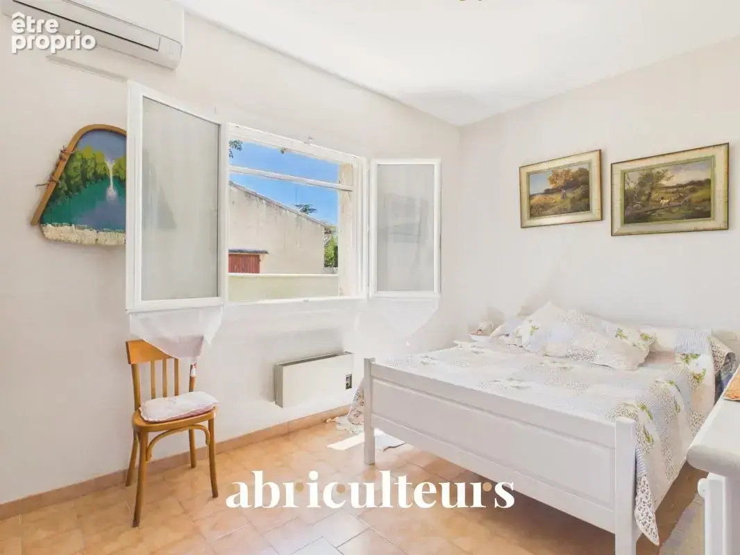 Maison familiale de 198 m² avec T2 indépendant, jardin et garage à Charleval - photo 13