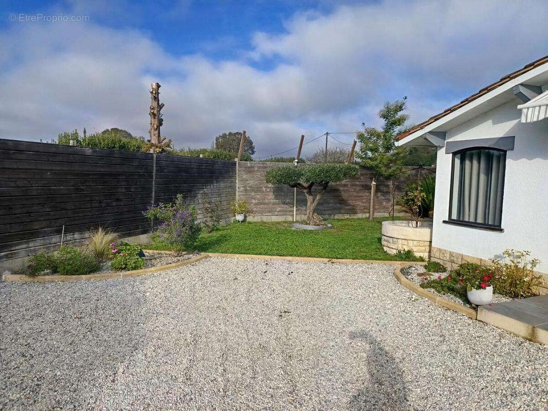 Maison à SAINT-EMILION