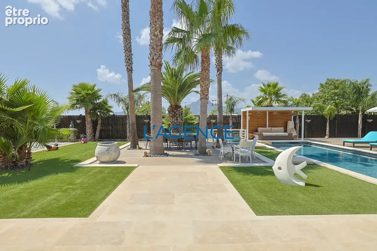 La Crau au Goys Fourniers, belle propriété de 204 m2 sur 1803 m2 de terrain avec piscine. - photo 20