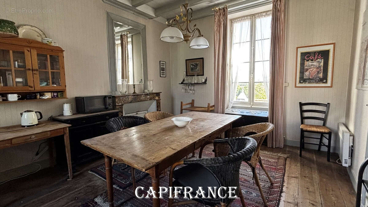 Maison bourgeoise avec charme et cachet - 5 pièces - 135 m² -  PORT D'ENVAUX (17) - 365.800 € - photo 6