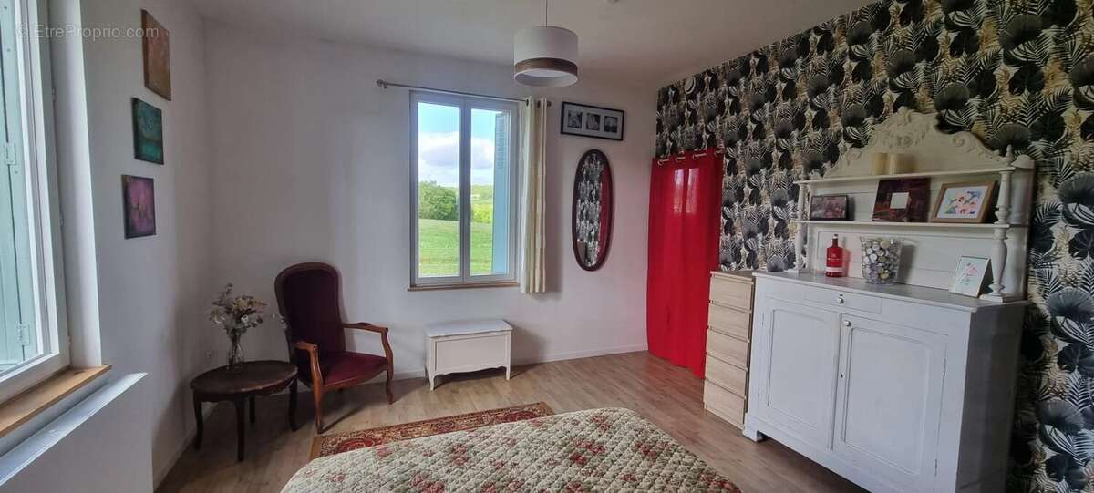 Maison à CASTELNAU-MONTRATIER