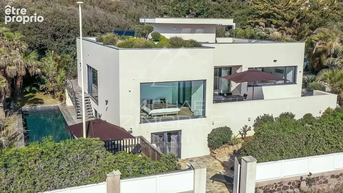 Proche Cannes - Villa moderne pieds dans l'eau - photo 2