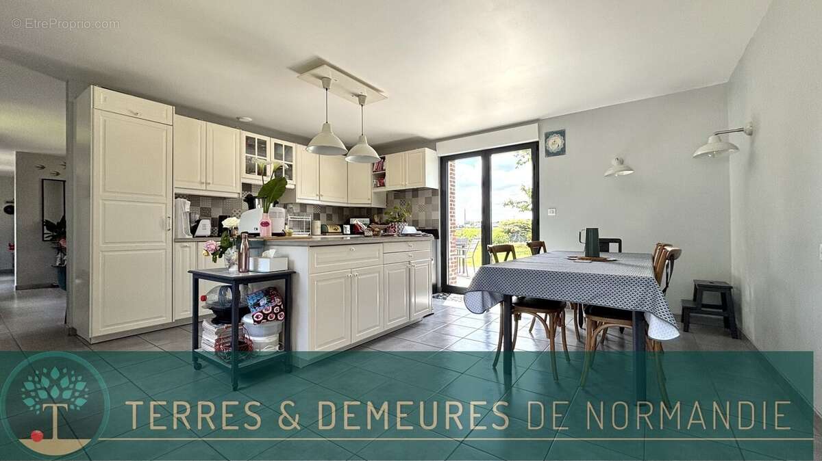 Maison à LE MESNIL-REAUME