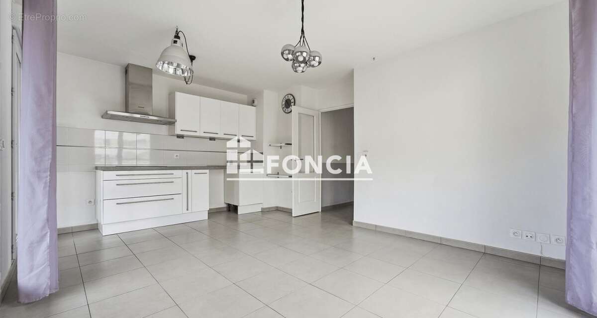 Appartement à SAINT-LAURENT-DU-VAR