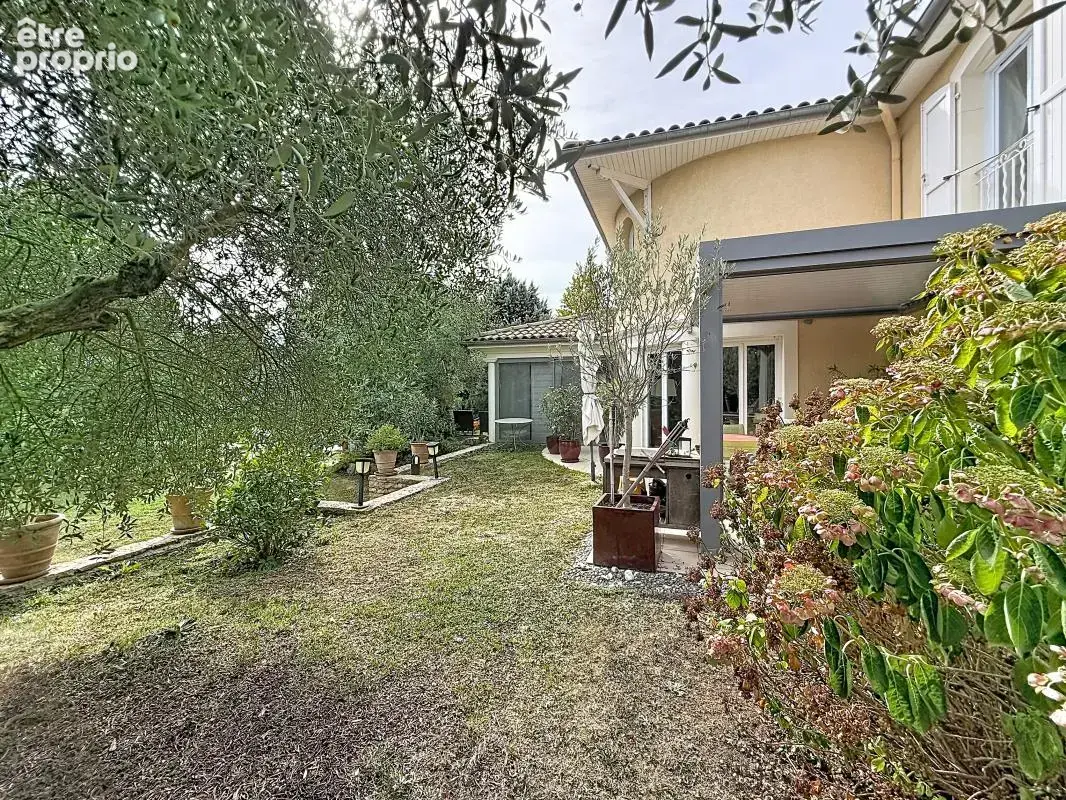 Maison - 5 Chambres - 1 Bureau - Buanderie - 2 Caves - Garage - Véranda - Piscine - Jardin - Proche toutes commodités - photo 9