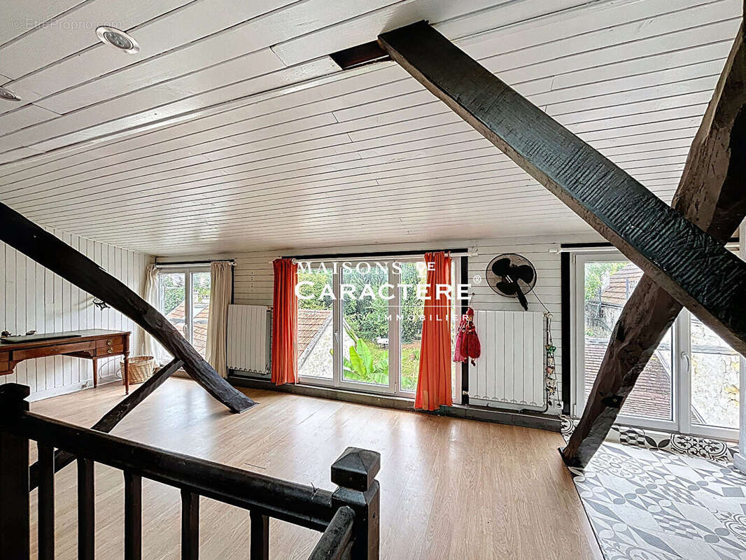 Maison en pierres atypique et dépendances au coeur d'un village authentique - photo 17