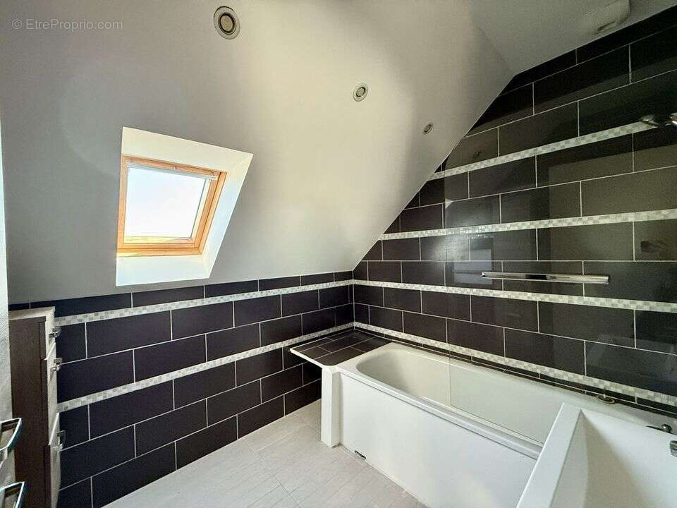 Maison à CHATENAY-SUR-SEINE